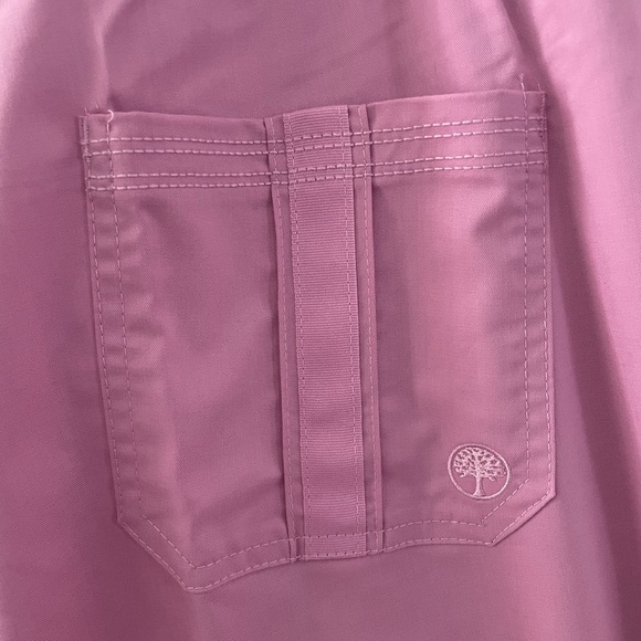 Woman’s light pink scrubs - Picture 6 of 7